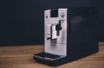 NICR560 CafeRomatica 560 černá/bílá