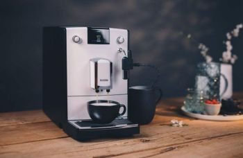 NICR560 CafeRomatica 560 černá/bílá