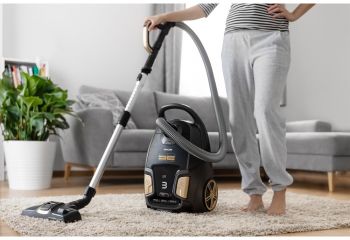 SVC9300BK černá/zlatá