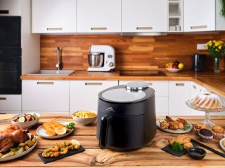 516890000 SkyFry černá