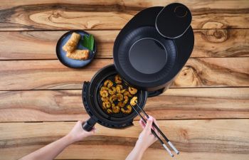 516890000 SkyFry černá