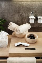 434590000 Tommy bílá